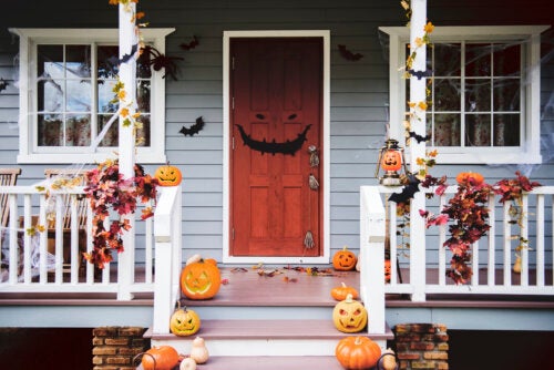 4 idées pour décorer les portes à Halloween