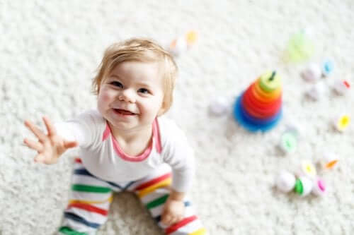 Exercices pour apprendre au bébé à s'asseoir.