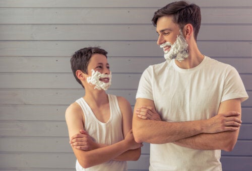 Comment apprendre à un adolescent à se raser