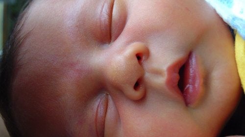 5 techniques pour nettoyer le nez bouché des bébés