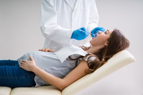 Comment la santé bucco-dentaire de la mère affecte le bébé
