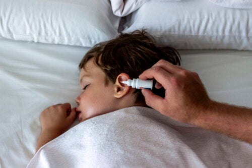 3 remèdes maison pour les maux d'oreille chez les enfants
