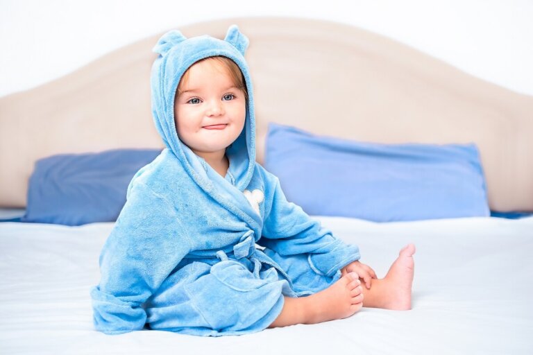 5 raisons d'utiliser un peignoir pour le bain de votre enfant