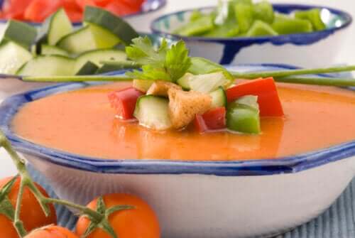 assiette à soupe gaspacho de légumes