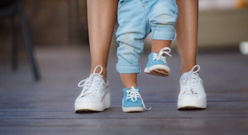 9 raisons pour lesquelles les enfants peuvent tarder à marcher