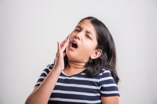 Maux de dents chez l'enfant : quel traitement utiliser pour les soulager ?