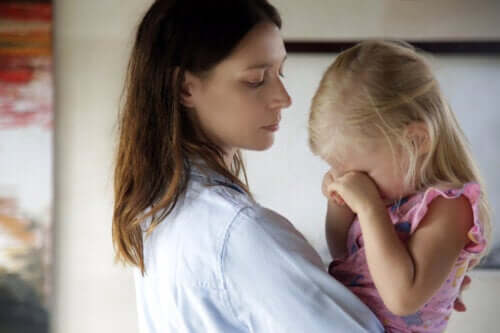 Je culpabilise de laisser mon enfant à une autre personne: est-ce normal ?