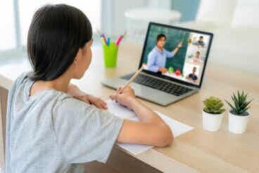 Comment aider les enfants à se concentrer lors des cours en ligne?