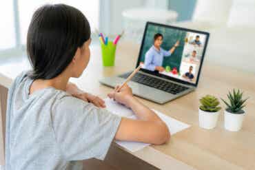 Comment aider les enfants à se concentrer lors des cours en ligne?