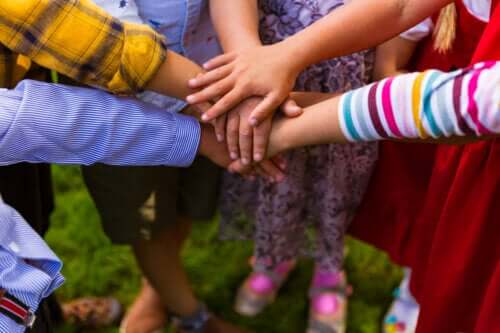 29 phrases sur la solidarité pour enseigner cette valeur aux enfants