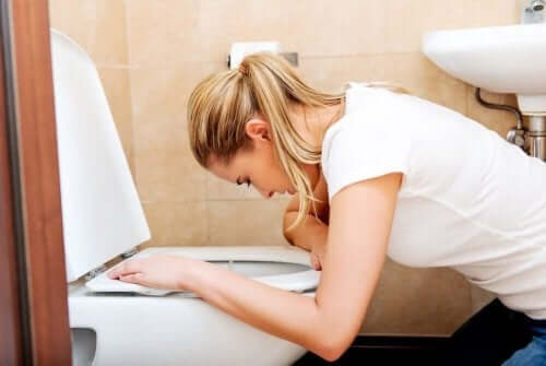 Qu'est-ce qui cause des vomissements de sang?