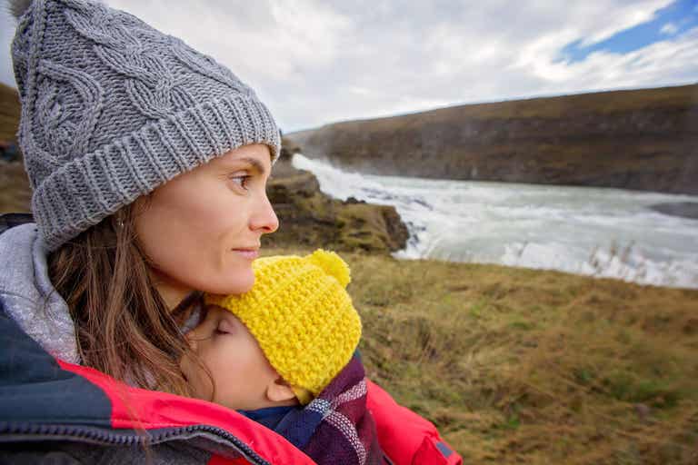 maman et son bébé en Islande