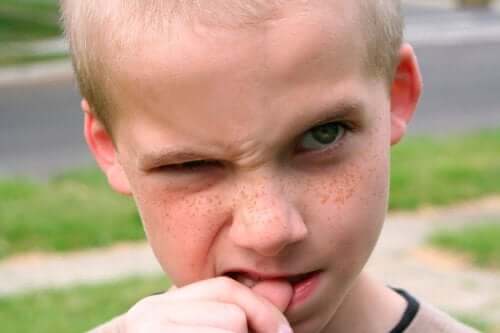 Se ronger les ongles : 8 remèdes maison pour aider votre enfant