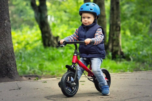 5 avantages des vélos sans pédales pour les enfants