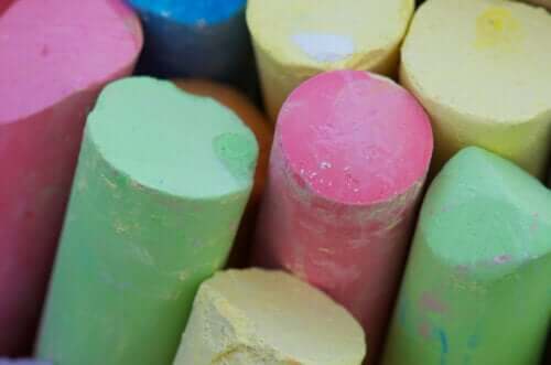 Comment faire de la craie de couleur?