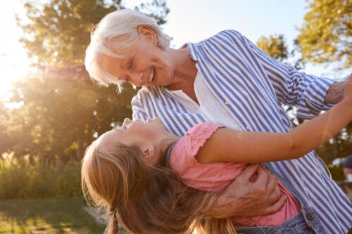 Comment les petits-enfants influencent-ils le cerveau des grands-mères?