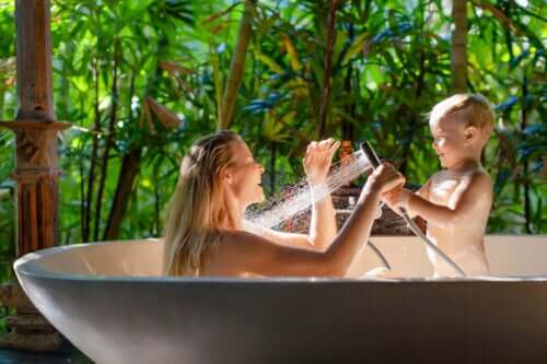 Peut-on accepter que notre enfant nous voit nu?