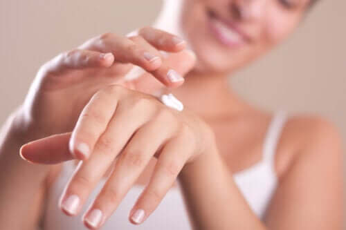 Comment prendre soin de ses mains pendant la grossesse