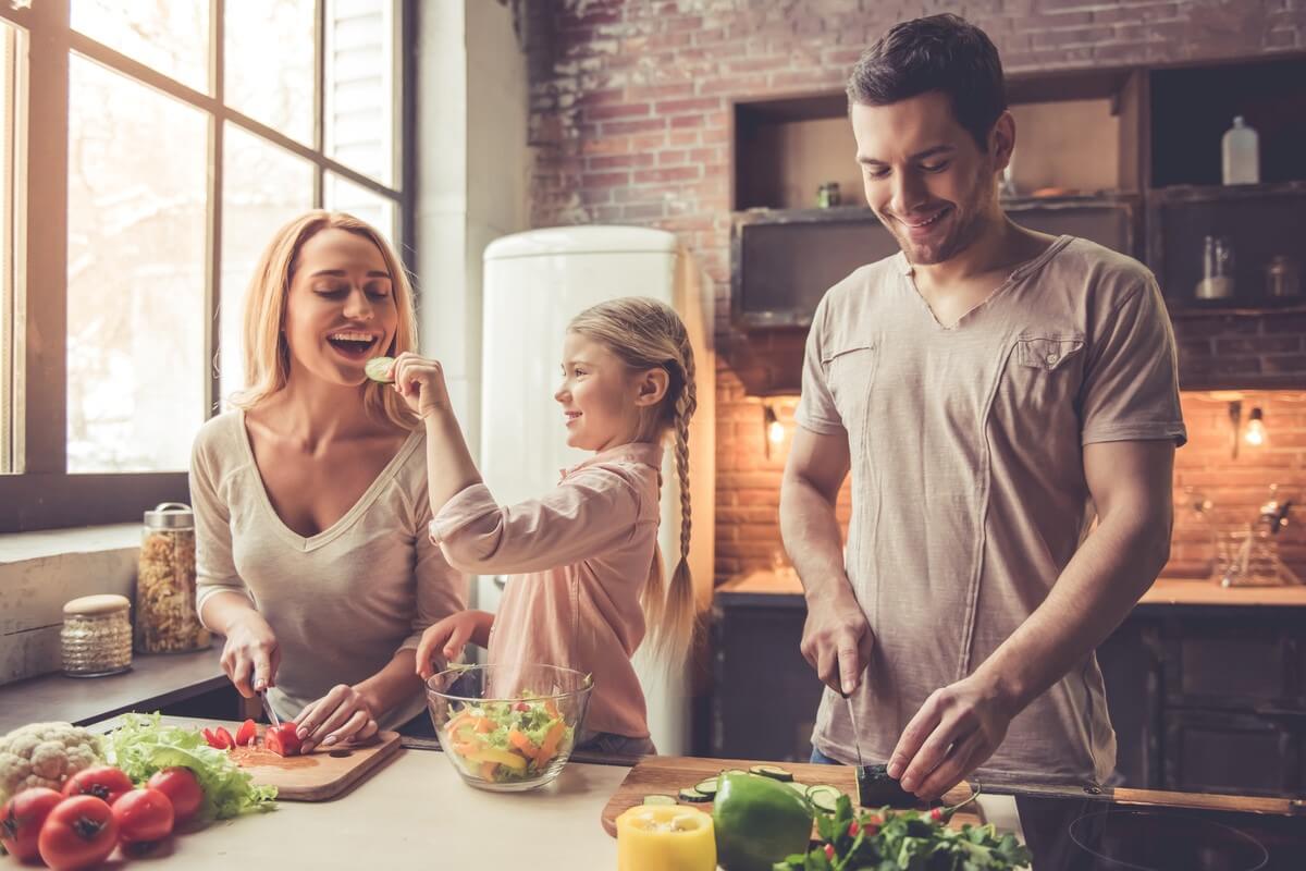 famille en cuisine