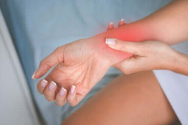 Fourmillements dans les mains pendant la grossesse : causes et que faire