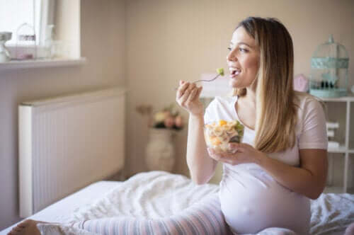Les 3 nutriments, vitamines et minéraux essentiels pendant la grossesse