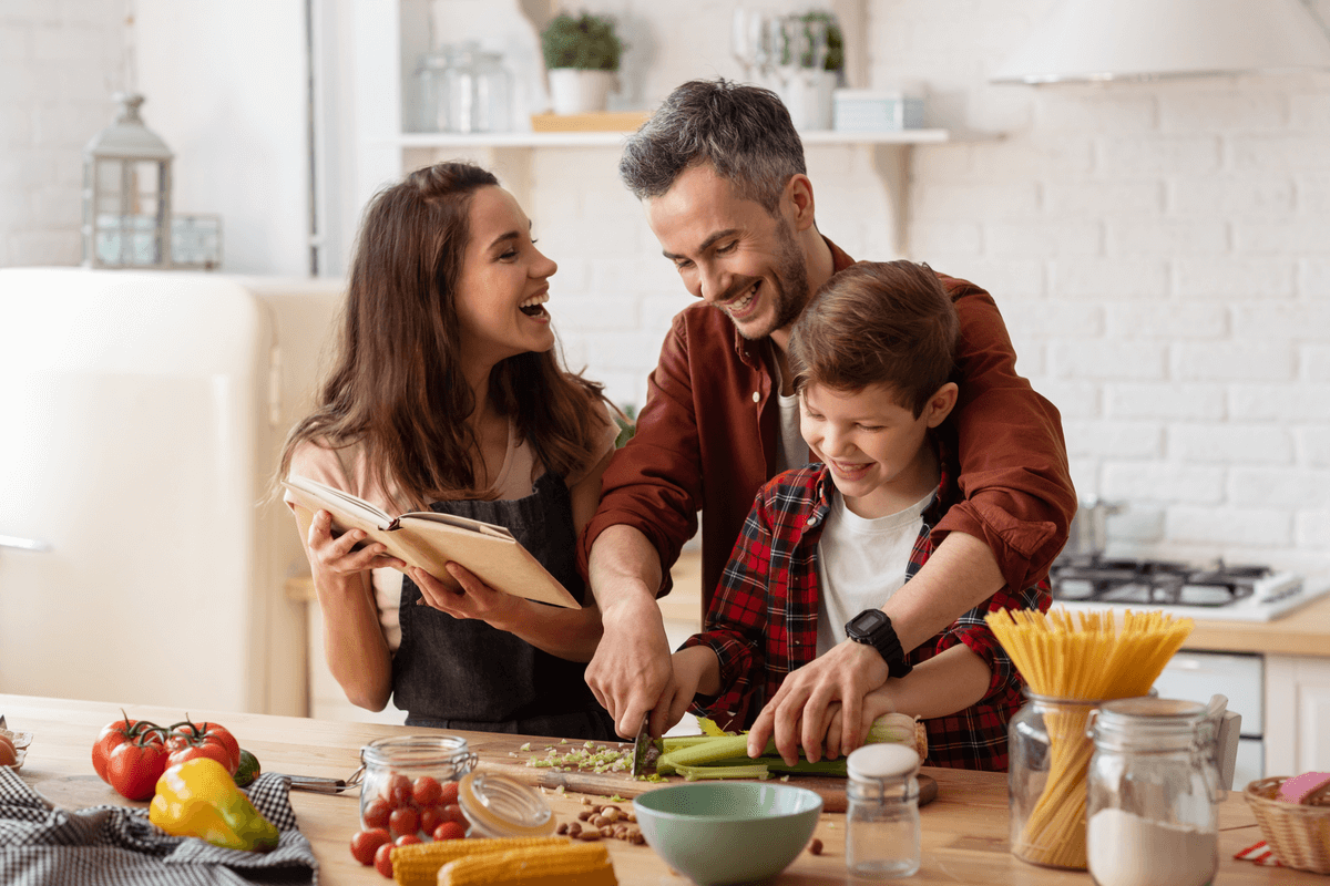 famille qui cuisine