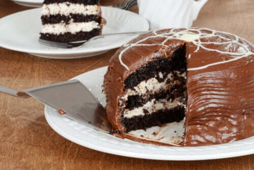 Recette de génoise au chocolat fourrée à la crème