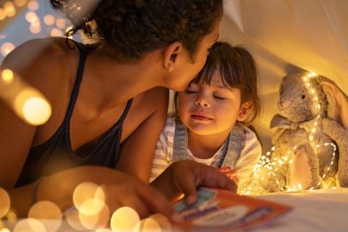 De moins en moins d'enfants entendent des histoires au coucher parce que leurs parents sont trop occupés