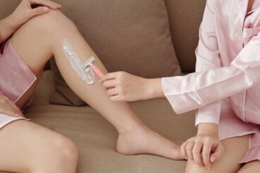 Première épilation : méthodes et astuces