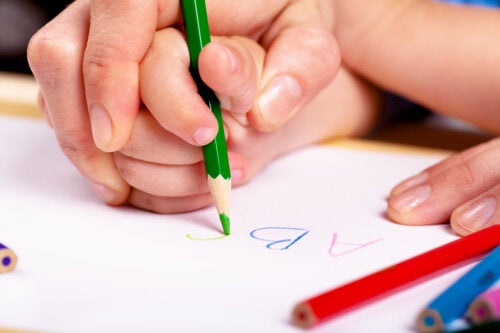6 clés pour apprendre à bien tenir un crayon