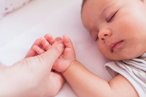 Sommeil de bébé en été : 7 conseils pour mieux dormir
