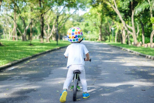 4 conseils pour choisir un vélo sans pédales pour enfant