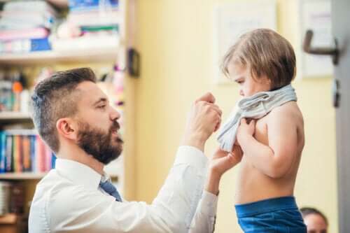 Crises de colère lors de l'habillage des enfants: comment agir?