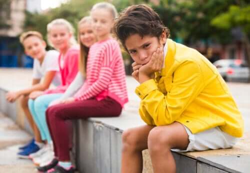 Mon enfant ne se fait pas d'amis l'été : que puis-je faire ?