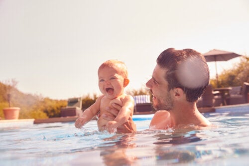 10 clés pour protéger et prendre soin de votre bébé dans la piscine