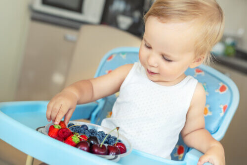 Des aliments qu'un bébé peut manger avec ses doigts