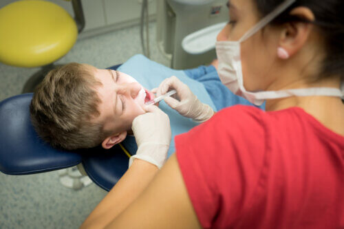 Traitement des caries chez les enfants sous sédation profonde : ce qu'il faut savoir