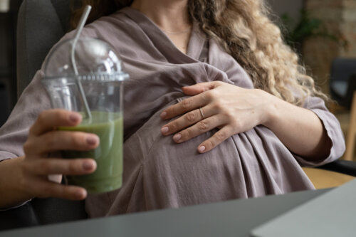 Cocktails sans alcool pendant la grossesse : ce qu'il faut savoir