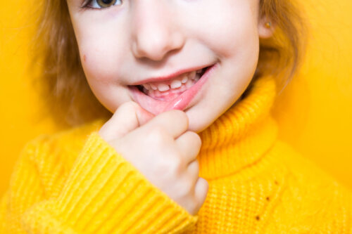 Comment les dents permanentes remplacent les dents de lait?