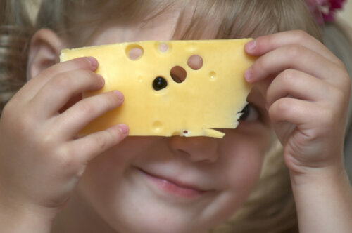 A quel âge les enfants peuvent-ils manger du fromage?