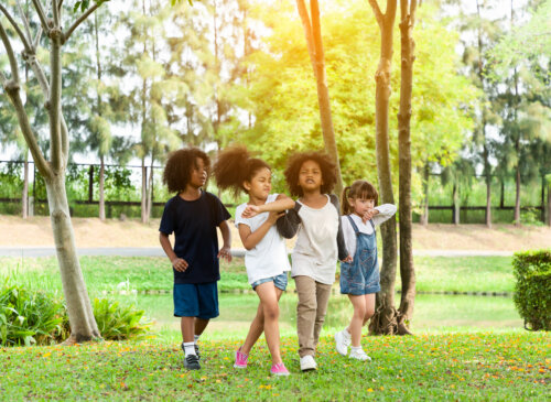 7 règles de coexistence dans le parc pour les enfants