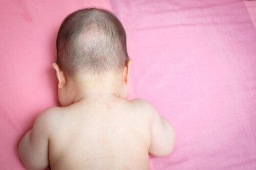 Pourquoi mon bébé perd-il ses cheveux ?