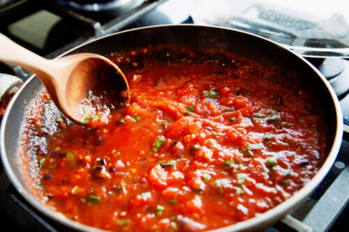 Comment faire de la sauce tomate maison?
