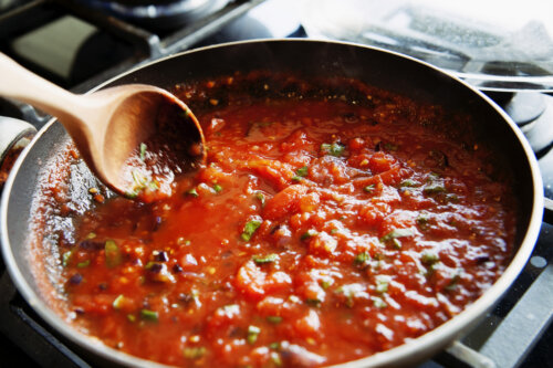 Comment faire de la sauce tomate maison?