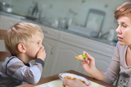 Les phrases à ne pas dire aux enfants quand ils ne veulent pas manger