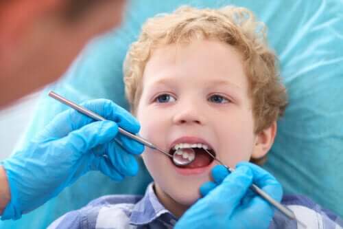 Mon enfant ne mange pas de sucreries et a des caries : pourquoi?