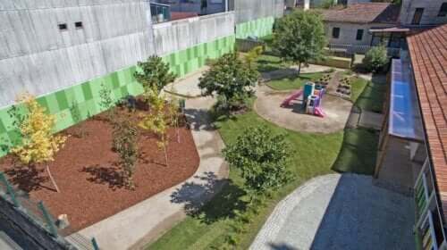 Des cours d'école verte et des élèves plus connectés à la nature