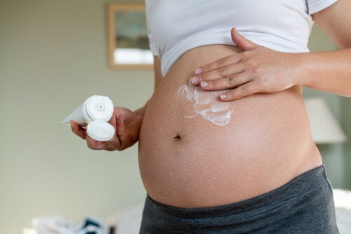 Produits de crèmes pour la peau interdits pendant la grossesse
