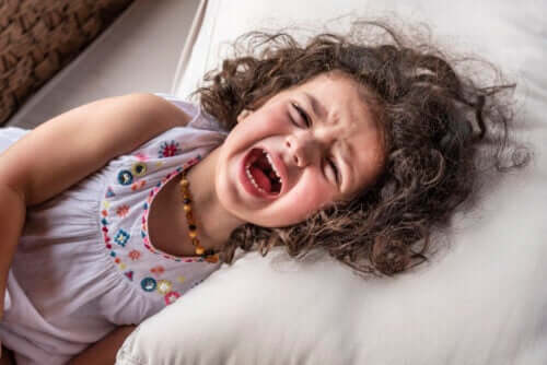 Les enfants qui veulent attirer l'attention : qu'y a-t-il derrière et comment agir ?