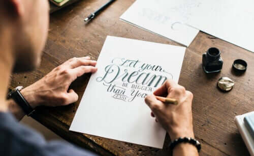 Les bienfaits du lettering chez les adolescents